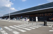 Jak najtaniej dojechać z lotniska w Charleroi do Brukseli? Albo nawet Paryża… Poradnik