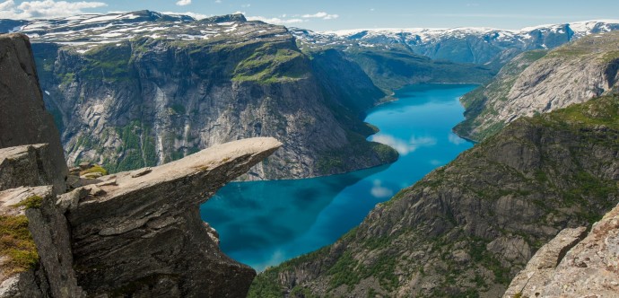 Trolltunga, Troll's tongue rock above lake Ringedalsvatnet, Norway